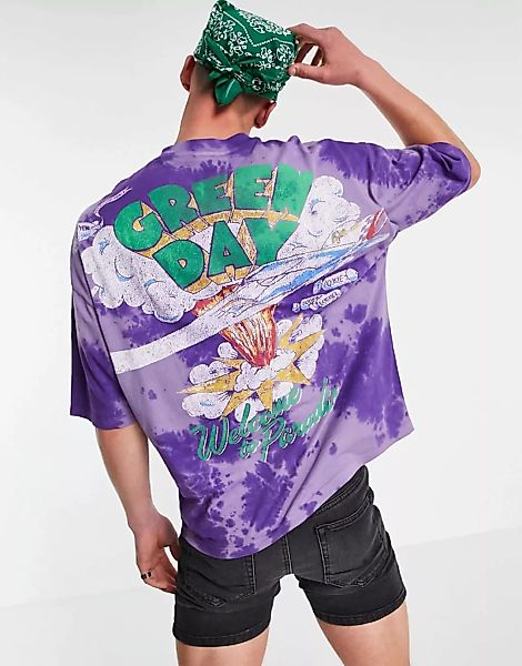 ASOS DESIGN – T-Shirt in verwaschenem Lila mit „Green Day“-Print auf dem Rü günstig online kaufen
