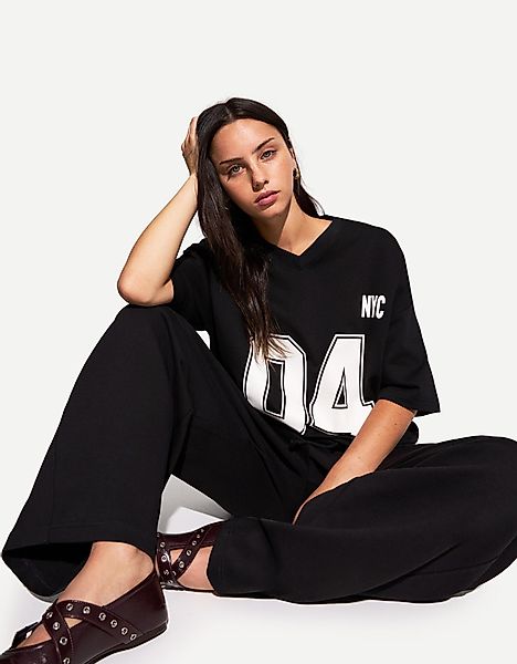 Bershka T-Shirt Mit V-Ausschnitt Und Print Damen L Schwarz günstig online kaufen