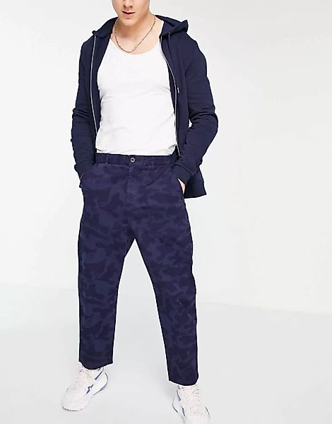 Farah – Hawtin – Schmal zulaufende Hose mit Military-Muster-Marineblau günstig online kaufen