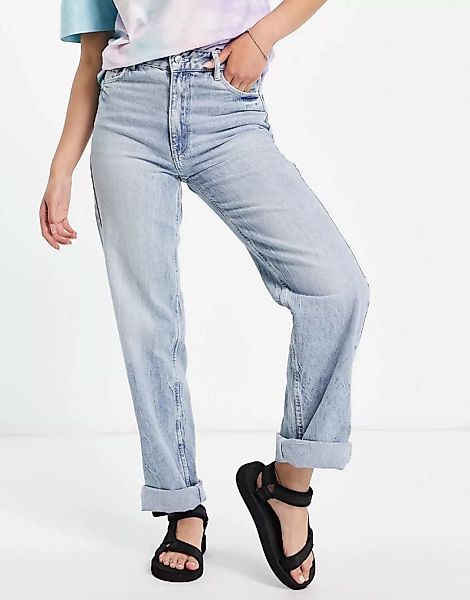 Bershka – Gerade Jeans aus recycelter Baumwolle in Hellblau günstig online kaufen