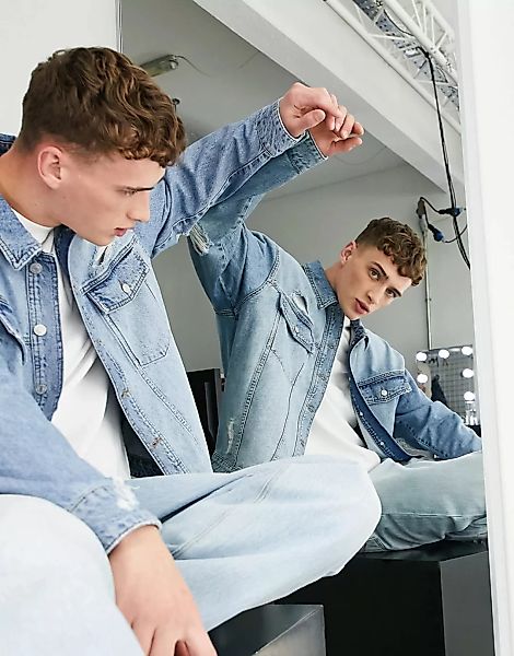 Topman – Oversize-Jeansjacke in hellblauer Waschung mit Rissen günstig online kaufen
