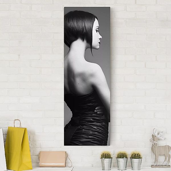 Leinwandbild Schwarz-Weiß - Hochformat Elegant Silhouette günstig online kaufen