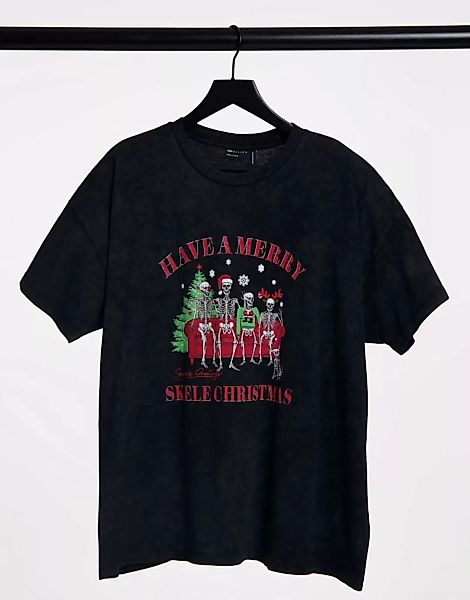 ASOS DESIGN – Weihnachts-T-Shirt in verwaschenem Schwarz mit Skelett-Famili günstig online kaufen