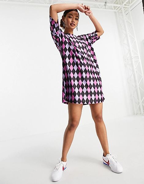 Urban Threads – T-Shirt-Kleid in Lila mit Rautenmuster-Mehrfarbig günstig online kaufen