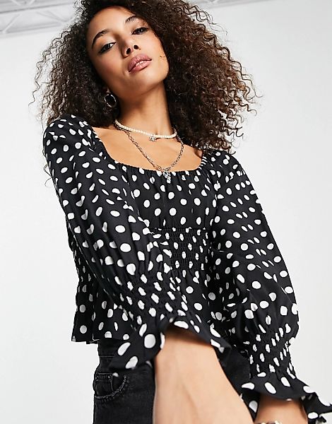 Topshop – Bluse in Schwarz-Weiß mit gesmokter Taille und Punktemuster günstig online kaufen