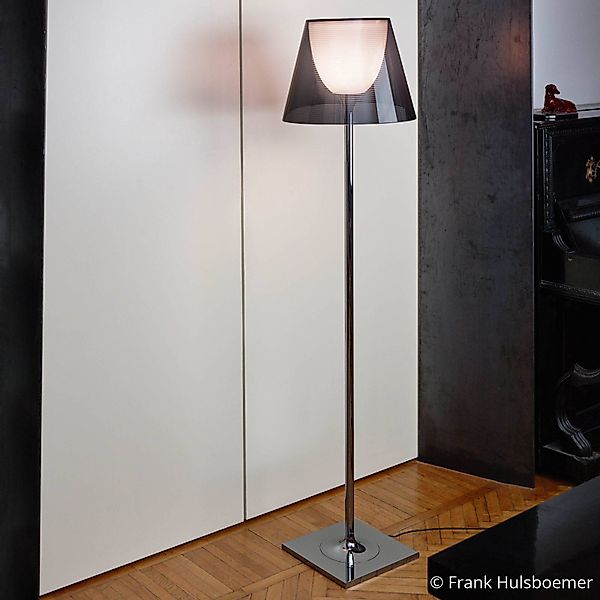 FLOS KTribe F2 Stehleuchte, rauchgrau günstig online kaufen