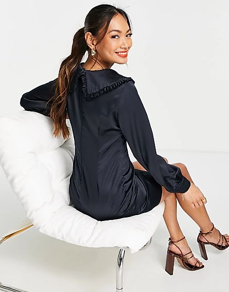 Trendyol – Tailliertes Minikleid in Navy mit Oversize-Kragen-Schwarz günstig online kaufen