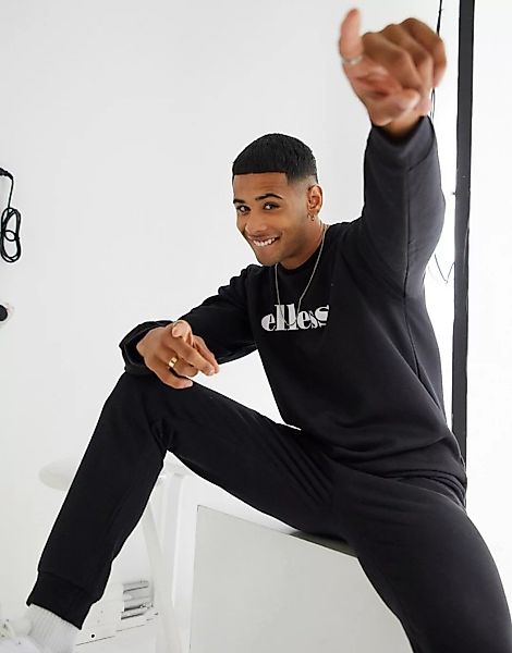 ellesse – Set mit Sweatshirt und Jogginghose in Schwarz günstig online kaufen