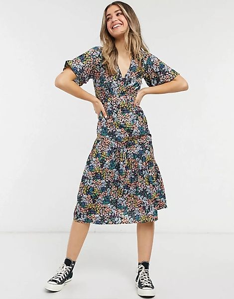 New Look – Midi-Kleid mit abgestuftem Saum und Blümchenmuster-Schwarz günstig online kaufen