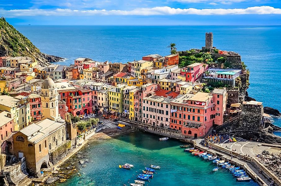 Papermoon Fototapete »Colorful Village Vernazza, Cinque Terre« günstig online kaufen