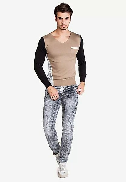 Cipo & Baxx Langarmshirt mit modischem V-Ausschnitt günstig online kaufen