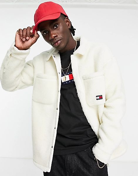 Tommy Jeans – Cozy Capsule – Hemdjacke aus Sherpa-Fleece in Creme-Weiß günstig online kaufen