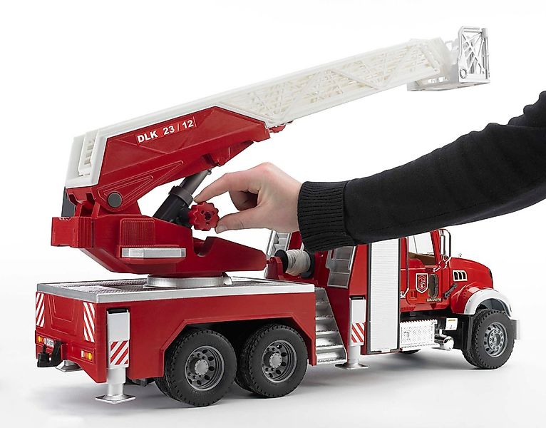 Bruder® Spielzeug-Feuerwehr MACK Granite Feuerwehr Drehleiter, Wasserp.,L+S günstig online kaufen