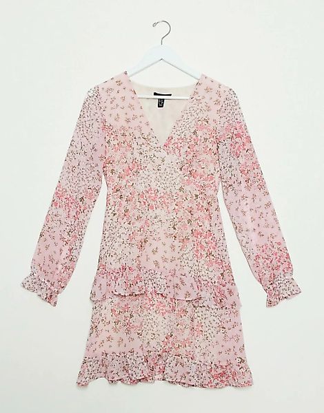 New Look – Gestuftes Minikleid aus Chiffon in Rosa mit Ditsy-Blumendruck günstig online kaufen