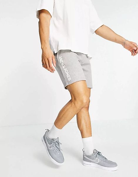 Jack & Jones Intelligence – Sweat-Shorts mit Logo in Grau günstig online kaufen