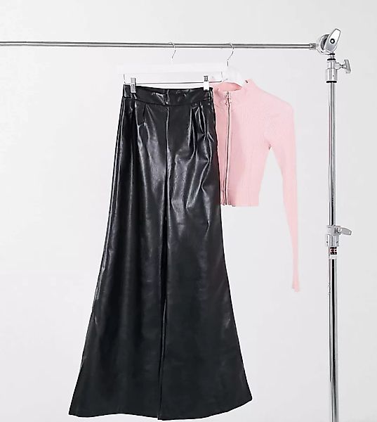 NaaNaa Petite – Weit geschnittene Hose aus schwarzem Kunstleder günstig online kaufen