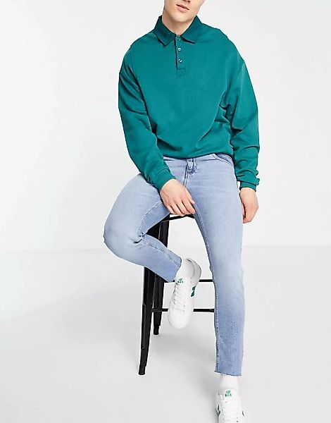 ASOS DESIGN – Schmale Stretch-Jeans mit unbehandeltem Saum in hellblauer „L günstig online kaufen