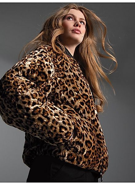 Trigema Sweatjacke TRIGEMA Steppjacke mit Allover-Leo-Print (1-tlg) günstig online kaufen