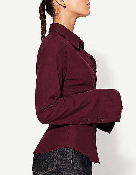 Bershka Figurbetontes Hemd Mit Ärmeln Im Schlaghosen-Stil Damen Xs Granatro günstig online kaufen