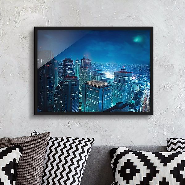 Bild mit Rahmen Architektur & Skyline - Querformat Die Atmosphäre Tokios günstig online kaufen