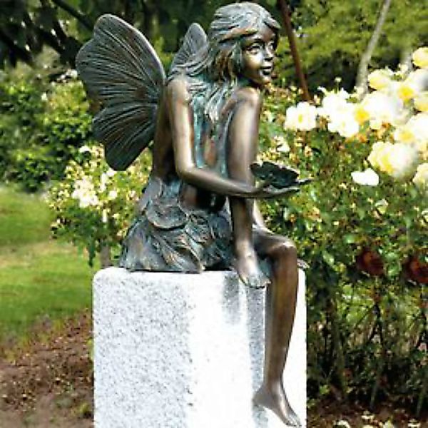 Skulptur 'Fee sitzend mit Schmetterling' günstig online kaufen