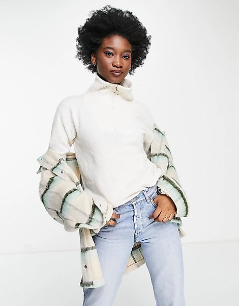 Pieces – Pullover in Creme mit kurzem Reißverschluss-Weiß günstig online kaufen