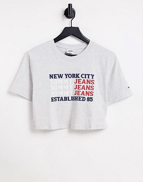 Tommy Jeans – Kurz geschnittenes T-Shirt in Grau mit NYC-Logo günstig online kaufen