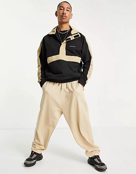 Calvin Klein Jeans – Jacke zum Überziehen in Schwarz mit Farbblockdesign günstig online kaufen