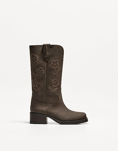 Bershka Absatzstiefel Im Cowboylook Mit Stickerei Damen 38 Braun günstig online kaufen