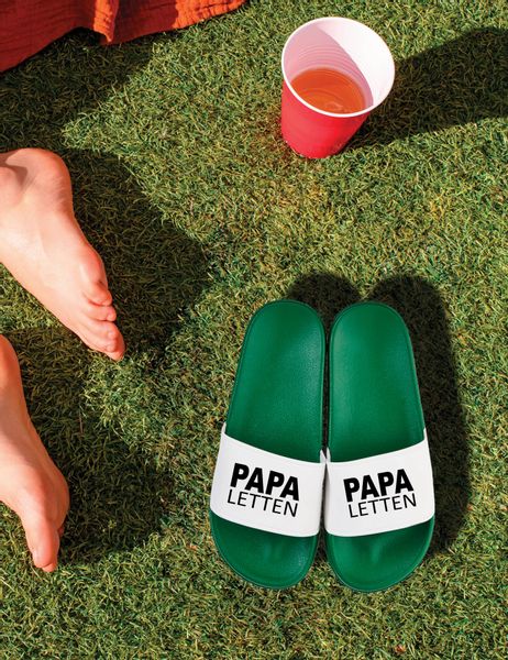 Youth Designz Herren Badelatschen "Papa Letten" günstig online kaufen