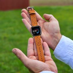 Renna Leather Smartwatch-Armband Fitbit Versa 4 günstig online kaufen