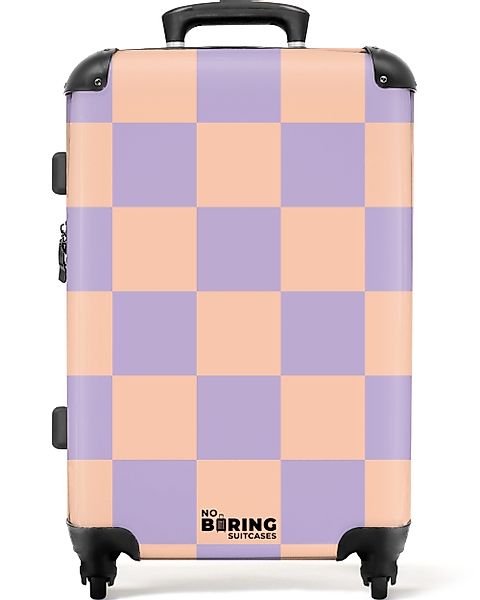 NoBoringSuitcases.com© Hartschalen-Trolley Lila mit rosa Schachbrettmuster günstig online kaufen