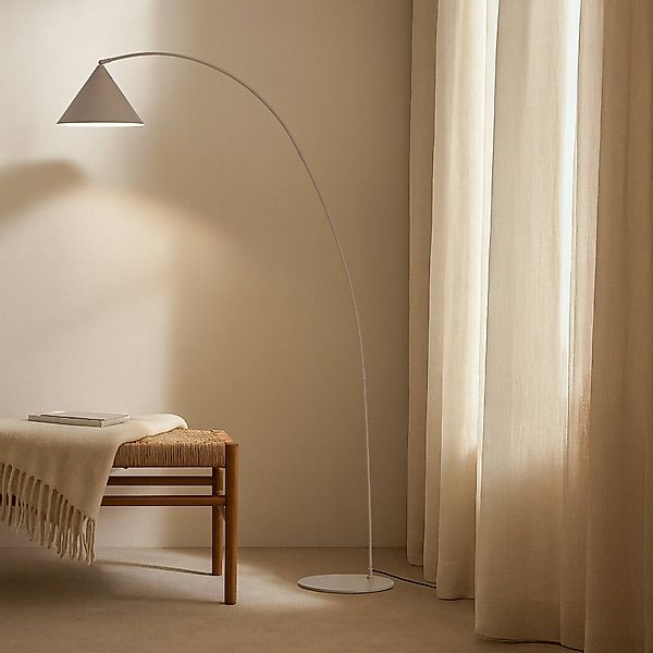 Lindby Bogenlampe Triangolo, beige, Höhe 195 cm, Metall, E27 günstig online kaufen