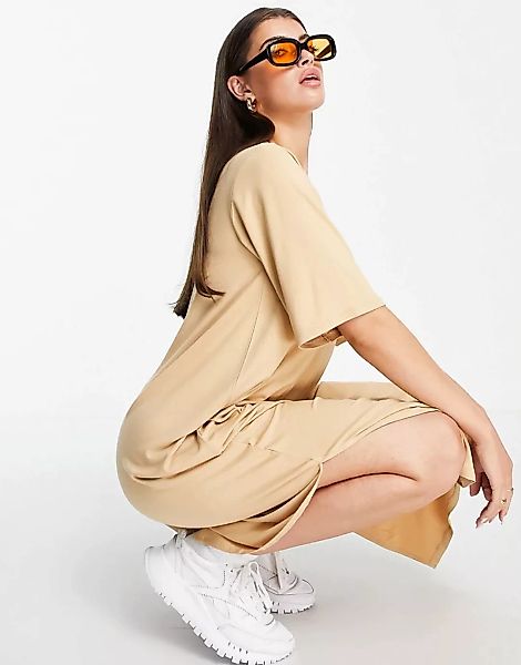 Aligne – T-Shirt-Kleid in Midi-Länge mit Taschendetail in Camel-Neutral günstig online kaufen