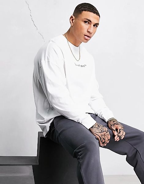 ASOS – Dark Future – Langärmliges Oversize-Shirt in Weiß mit Logoprint auf günstig online kaufen