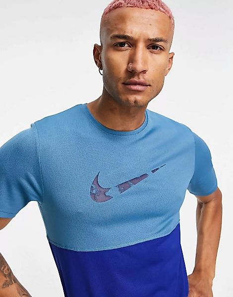 Nike Running – Wild Run – T-Shirt in Blau mit Swoosh-Logo günstig online kaufen