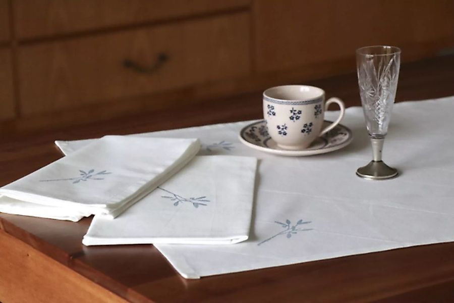 Tischläufer "Zarte Blume" Handbedruckt günstig online kaufen
