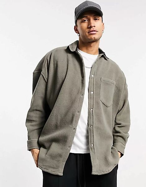 ASOS DESIGN – Voluminöse Fleece-Hemdjacke in Grau günstig online kaufen
