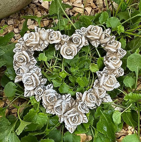 Radami Gartenfigur Grabschmuck Rosenblüten Rosenkranz Rosenherz Grabdekorat günstig online kaufen