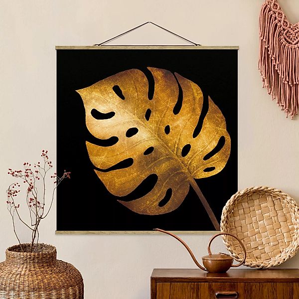 Stoffbild Blumen mit Posterleisten - Quadrat Gold - Monstera auf Schwarz günstig online kaufen