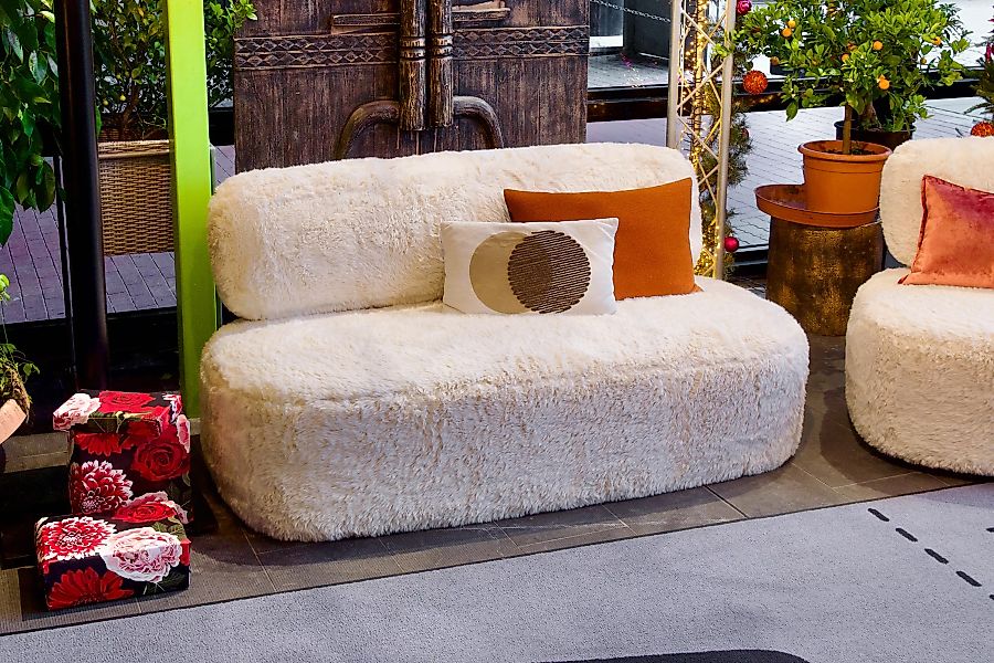 2,5-Sitzer Sofa Comoro in weißem Plüschbezug günstig online kaufen