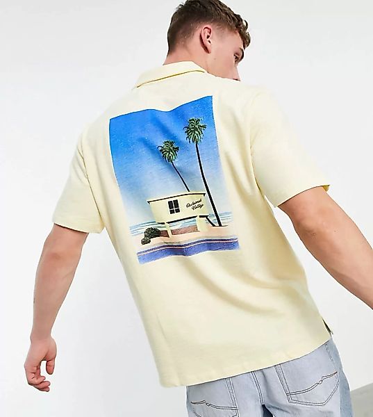 Reclaimed Vintage Inspired – Jersey-Hemd mit Urlaubsgrafik-Gelb günstig online kaufen