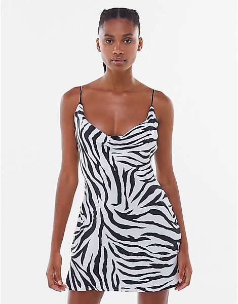 Bershka – Minikleid aus Satin mit Zebramuster in Schwarz-Weiß-Mehrfarbig günstig online kaufen