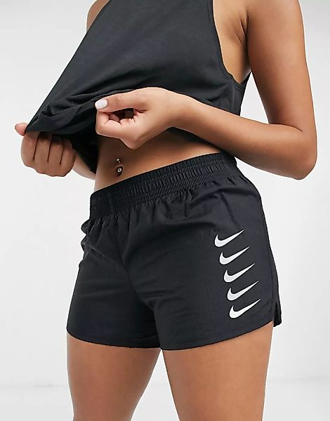 Nike Running – Schwarze Shorts mit Swoosh-Logo günstig online kaufen