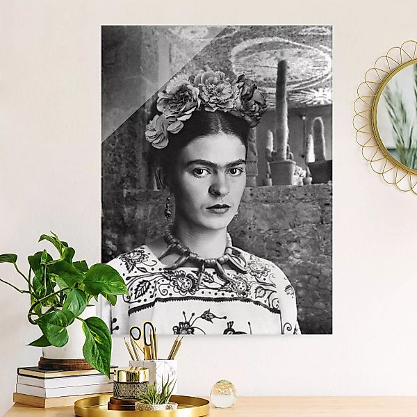 Glasbild Frida Kahlo Foto Portrait vor Kakteen günstig online kaufen