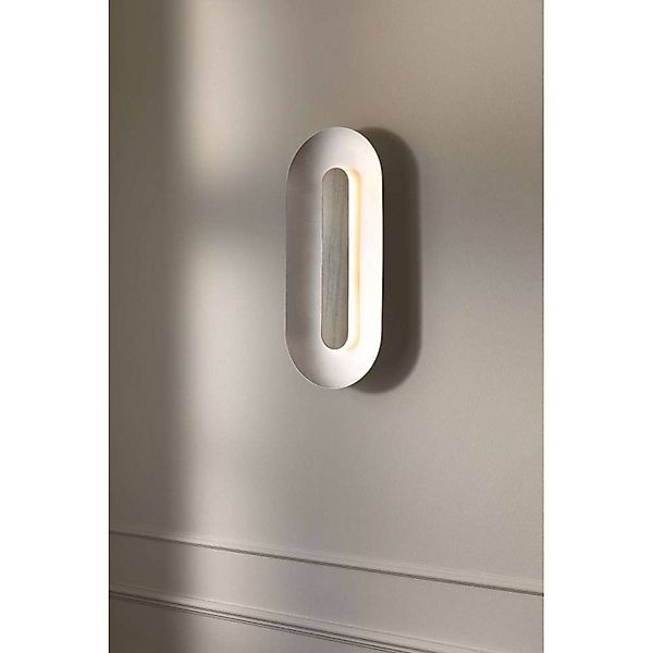 Nuura LED-Wandlampe Sasi, Höhe 65 cm, silberfarben, Metall günstig online kaufen