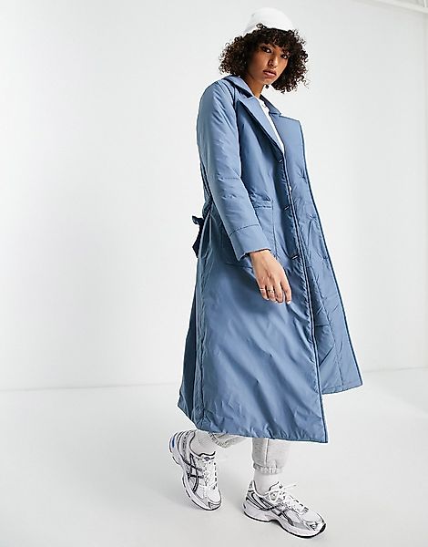 Only – Wattierter Mantel in Blau mit Gürtel günstig online kaufen