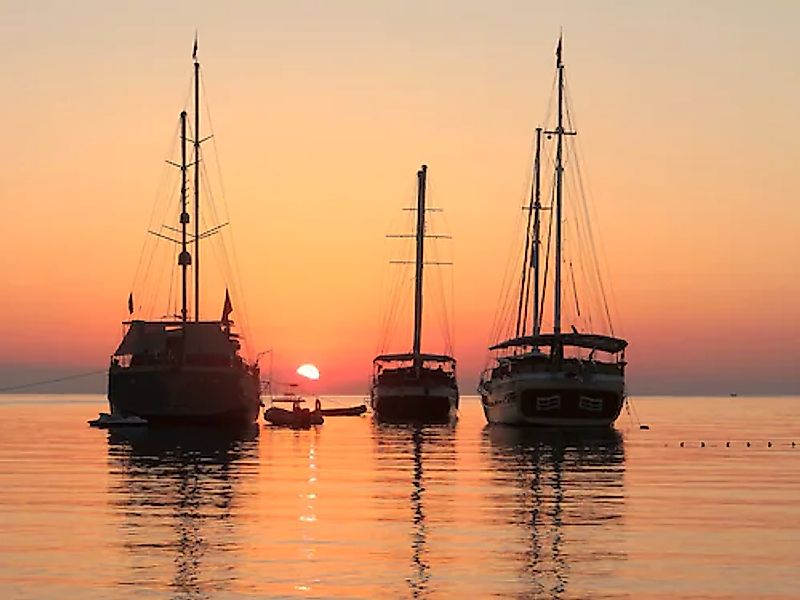 Papermoon Fototapete »SCHIFFE-SONNENAUFGANG WALD WALD MEER STRAND BOOTE SEE günstig online kaufen