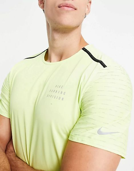 Nike Running – Run Division Statement – T-Shirt in Gelb günstig online kaufen
