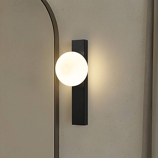 Lindby Bad-Wandleuchte Tavrik, schwarz/weiß, Höhe 30cm, Glas günstig online kaufen